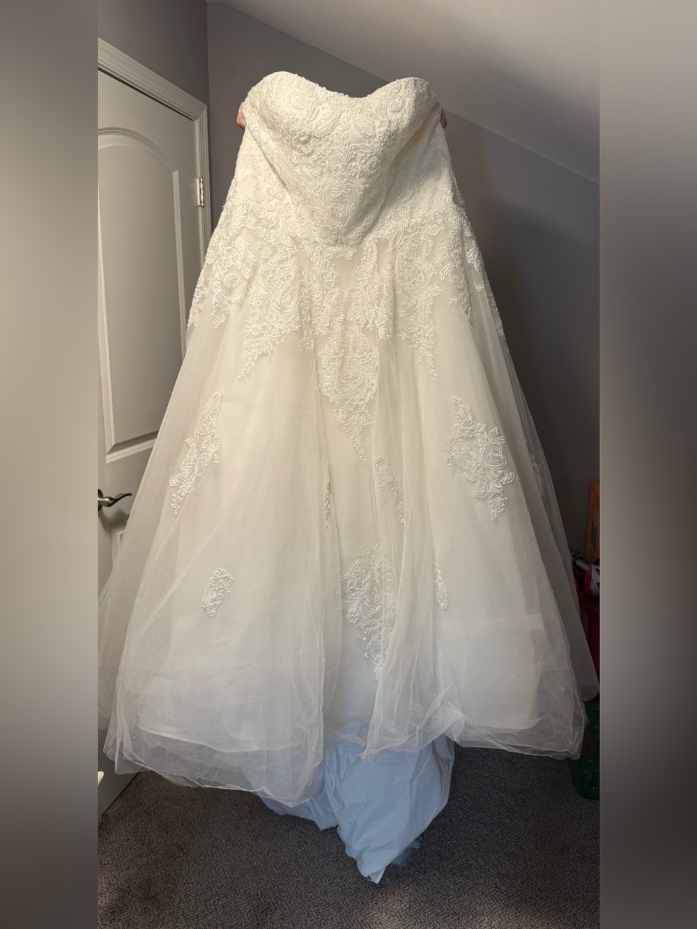 NEW/Unaltered David Tutera Ivory Lace Appliqué Ball Gown Wedding Dress with Veil